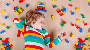 El autismo, o trastorno del espectro autista (TEA), se refiere a una amplia gama de condiciones que se caracterizan por dificultades en las habilidades sociale
