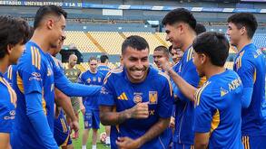 Ángel Correa realiza su primer entrenamiento con Tigres en el Estadio Universitario.