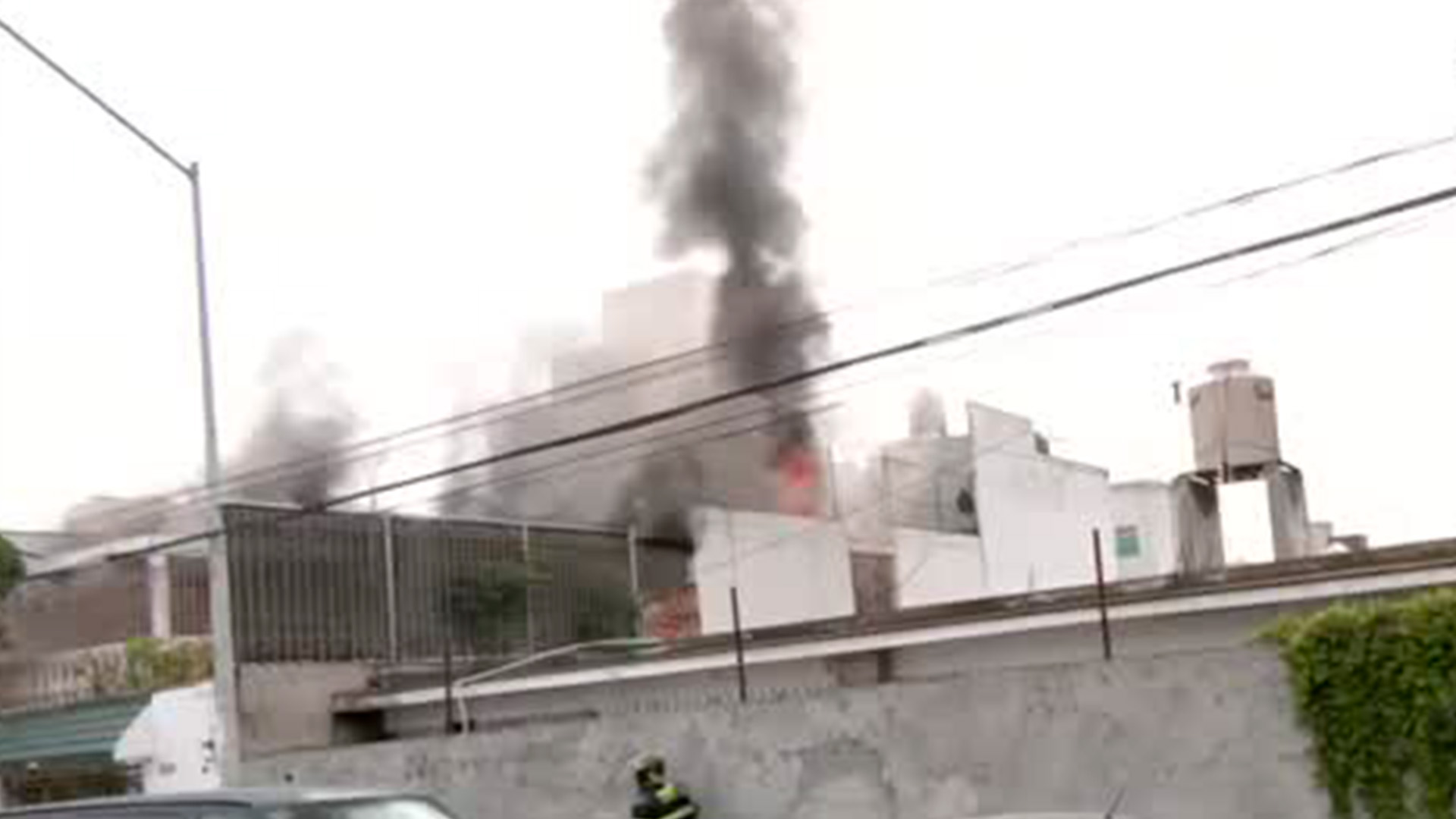 Un incendio en una vivienda de la colonia Nueva Vallejo, alcaldía Gustavo A. Madero, Ciudad de México, movilizó a los cuerpos de emergencia capitalinos.
