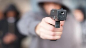 Se informa que hasta el momento no hay detenidos por el asalto, esto a pesar de que se activó un operativo de búsqueda en las calles aledañas