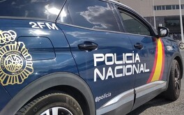La detenida estaba en ese momento besándose con el novio de la víctima y en el fragor de la pelea le arrancó de un mordisco el dedo.