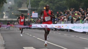 El Medio Maratón de la Ciudad de México contó con una mexicana en el podio de la rama femenil, mientras que en la rama varonil se colaron solo extranjeros.