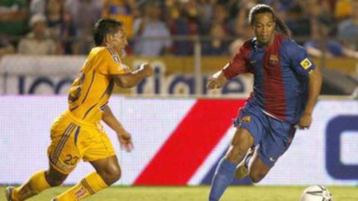 Tigres enfrentó a Barcelona en 2006 en el Estadio Universitario en un enfrentamiento amistoso que se replicará ahora, pero con leyendas de ambos clubes.
