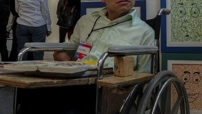 Un año después, el menor sigue siendo víctima de discriminación ahora en la primaria donde estudia, según acusa su padre en un nuevo oficio.