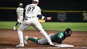 jugadores de beisbol en un partido