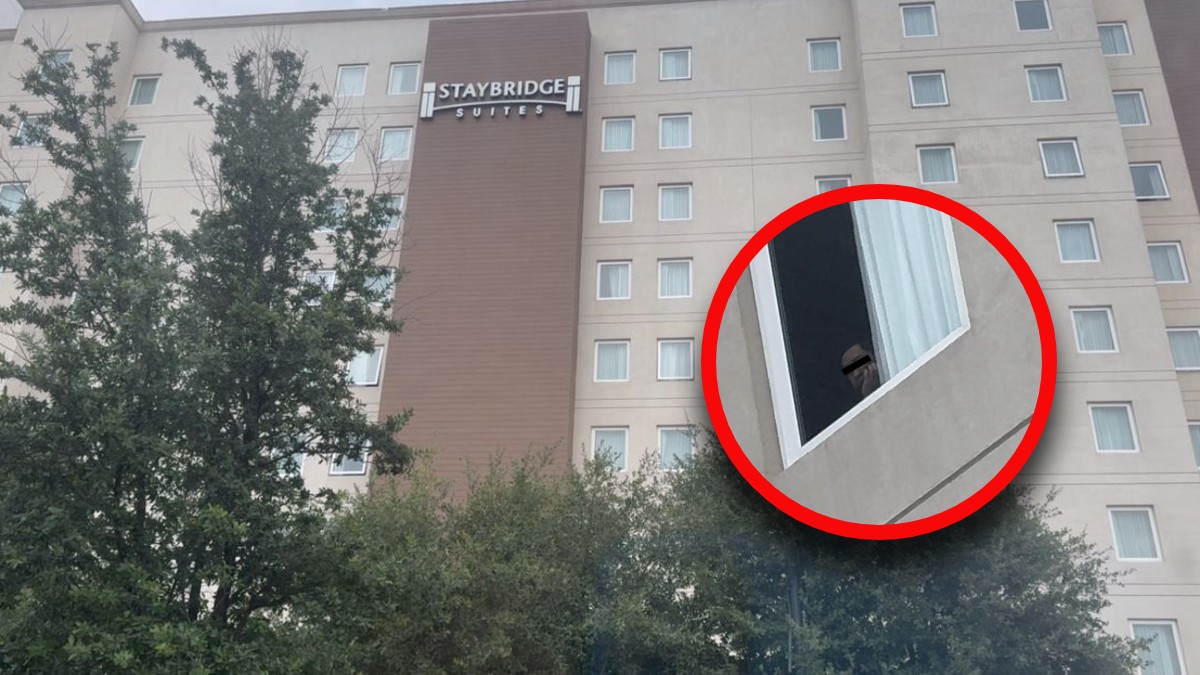 La menor de 14 años que se encontraba dentro del hotel Staybridge en Parque Centro Saltillo fue asegurada por la Pronnif. La menor de 14 años que se encontraba dentro del hotel Staybridge en Parque Centro Saltillo fue asegurada por la Pronnif.