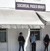 personas haciendo fila en una sucursal de agua de puebla personas haciendo fila en una sucursal de agua de puebla
