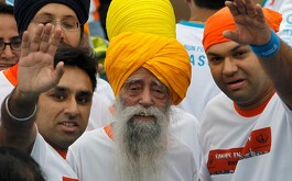El mundo despide a Fauja Singh, ícono del maratón, tras morir atropellado a los 114 años en India