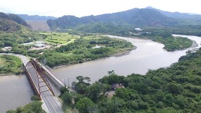 Tres subtenientes murieron ahogados durante un entrenamiento en el río Magdalena de Colombia; presidente Petro pidió revisar protocolos de accidentes.