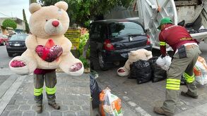 Un oso de peluche gigante fue rescatado de la basura en Tehuacán. La emotiva historia, vinculada a rupturas y conciencia ambiental, conquistó las redes.