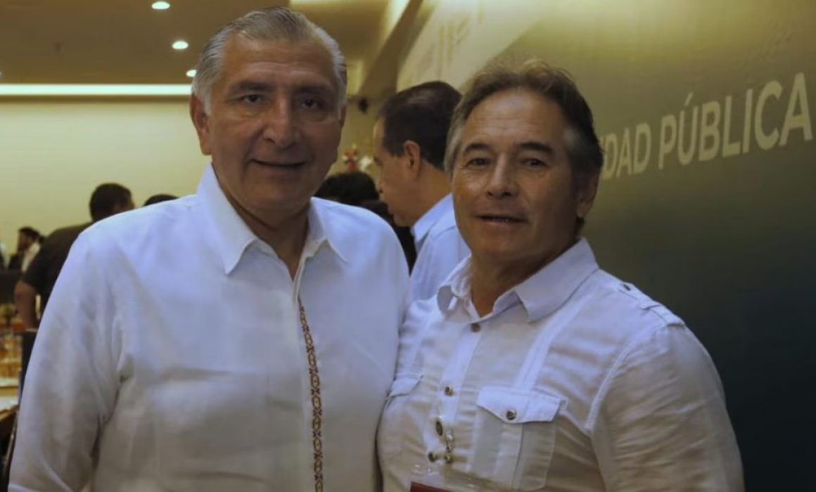 El exsecretario de Seguridad Pública de Tabasco escapó de México y está siendo buscado por la Interpol al ser ligado con grupo criminal de presencia nacional. El exsecretario de Seguridad Pública de Tabasco escapó de México y está siendo buscado por la Interpol al ser ligado con grupo criminal de presencia nacional.