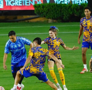 Con más de 13 mil aficionados en el Volcán, los equipos femenil y varonil dieron por comenzada la temporada Con más de 13 mil aficionados en el Volcán, los equipos femenil y varonil dieron por comenzada la temporada
