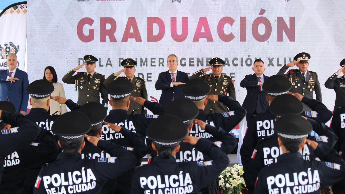 pepe chedraui en la graduación de policías de la SSC pepe chedraui en la graduación de policías de la SSC