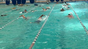 El gobierno de León ofrece clases de natación para niños, adolescentes y adultos, con la intención de fomentar la actividad física.