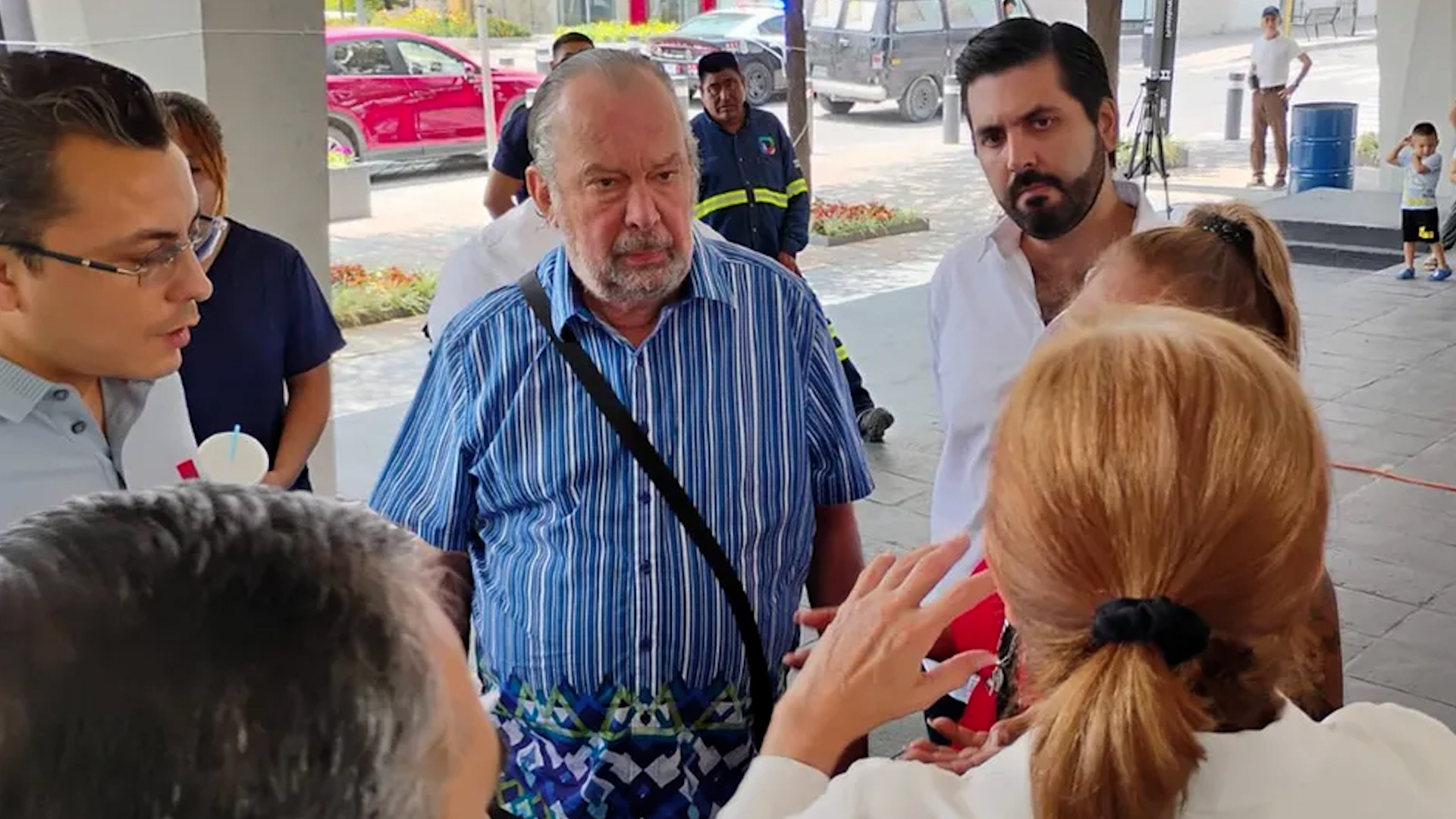 El alcalde de San Pedro, Nuevo León, Mauricio Fernández, dijo que el inicio de obras del proyecto de interconexión podría ser en breve.