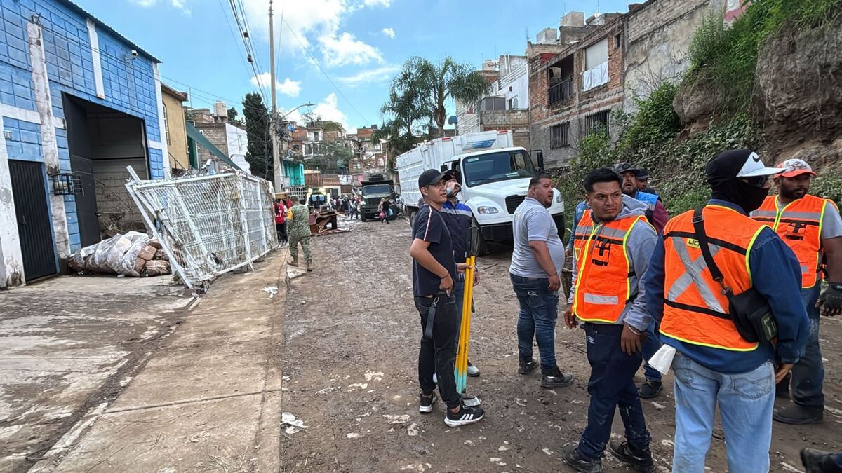 Zapopan: Autoridades siguen limpiando zona afectada por inundaciones