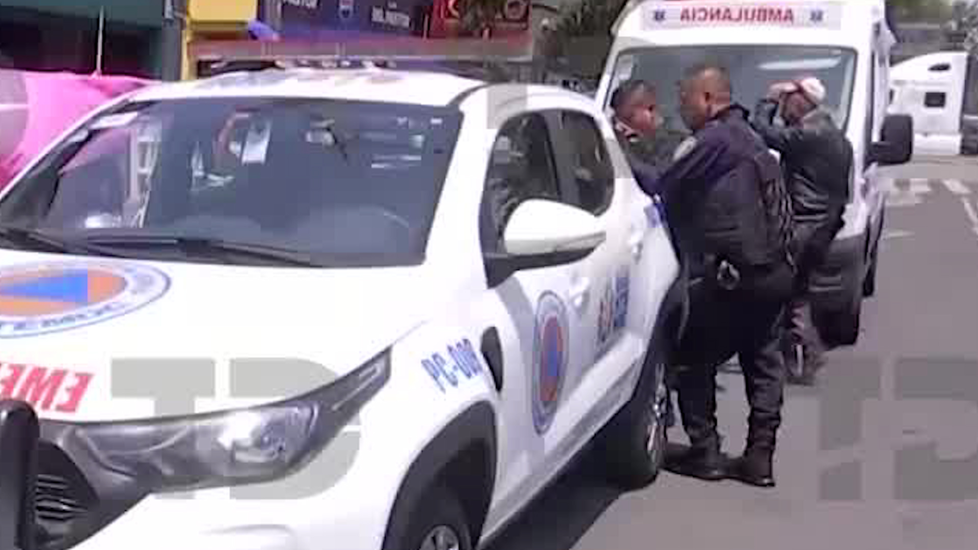 Paramédicos llegaron a la estación Guerrero de la línea B para auxiliar a la mujer venezolana que se encontraba en labor de parto.