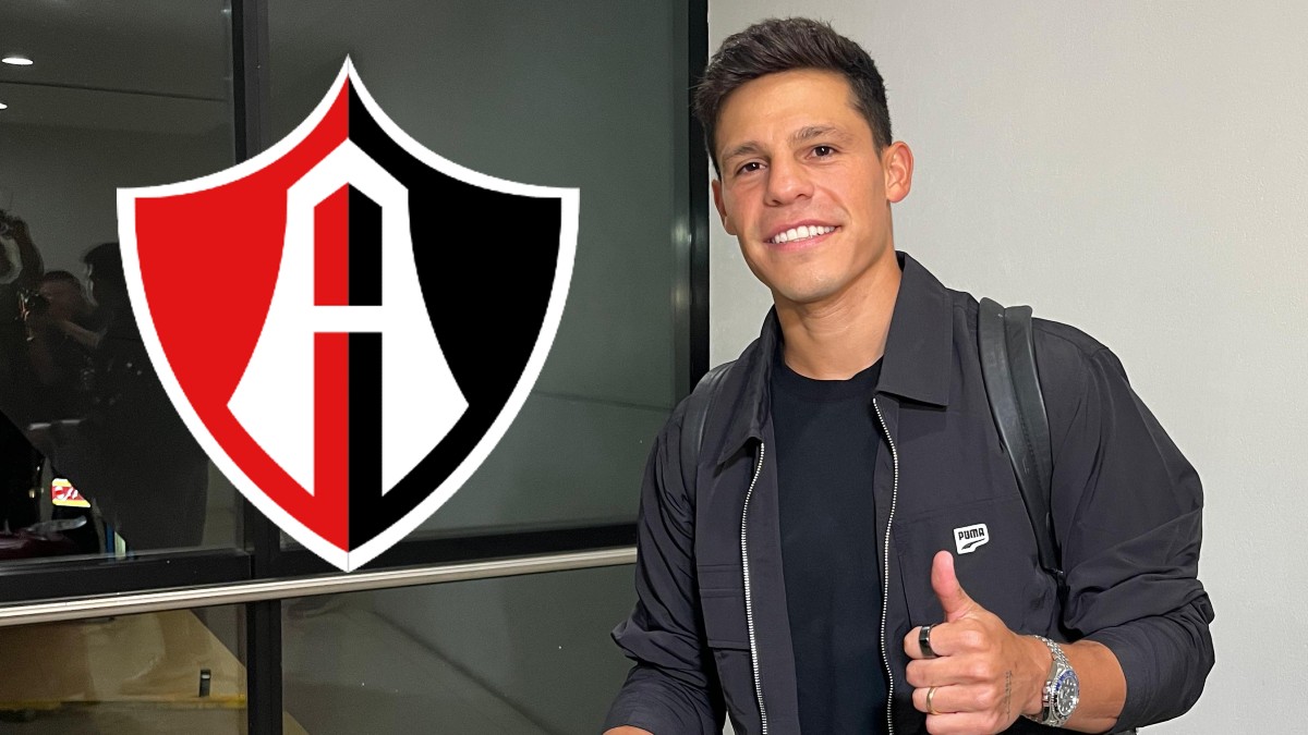 Alfonso González llegó al aeropuerto de Guadalajara para presentar sus exámenes médicos y luego firmar su regreso al Atlas.