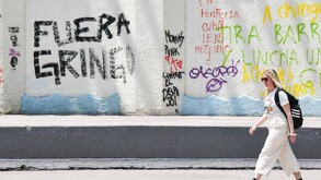 La Ciudad de México presenció la primer marcha contra la gentrificación con diverso daños en negocios de origen extranjero