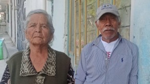 una pareja de adultos mayores