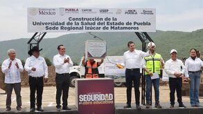 alejandro armenta en la inauguración de una obra  en puebla