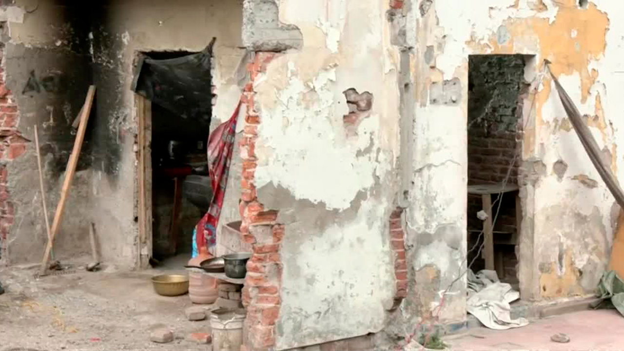 Elementos de la Fiscalía de la Ciudad de México hallaron los cuerpos de dos venezolanos en un predio ubicado en la colonia Estrella.