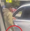 El video fue captado por un usuario que viajaba en otro vehículo, quien acusó una presunta omisión por parte de la policía que se encontraba cerca. El video fue captado por un usuario que viajaba en otro vehículo, quien acusó una presunta omisión por parte de la policía que se encontraba cerca.