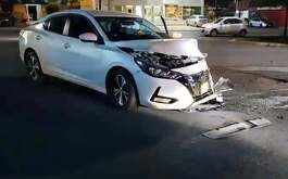 Una mujer embarazada resultó lesionada luego de un aparatoso accidente vial afuera de una farmacia en la colonia Barrio Santa Isabel en Monterrey.