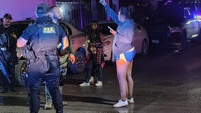 Paramédicos de la Cruz Roja Mexicana acudieron al sitio para brindar atención médica a la víctima, identificada como Christian N., de 14 años.