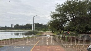 La Presa El Palote alcanzó este jueves el 101 por ciento de su capacidad de almacenamiento, motivo por el cual autoridades implementaron cierres viales.