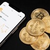 Hombres intentan comprar criptomonedas valuadas en 3 mdp con billetes falsos en Santa Fe y los detienen.