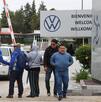 trabajadores de la planta de volkswagen en puebla saliendo de trabajar trabajadores de la planta de volkswagen en puebla saliendo de trabajar