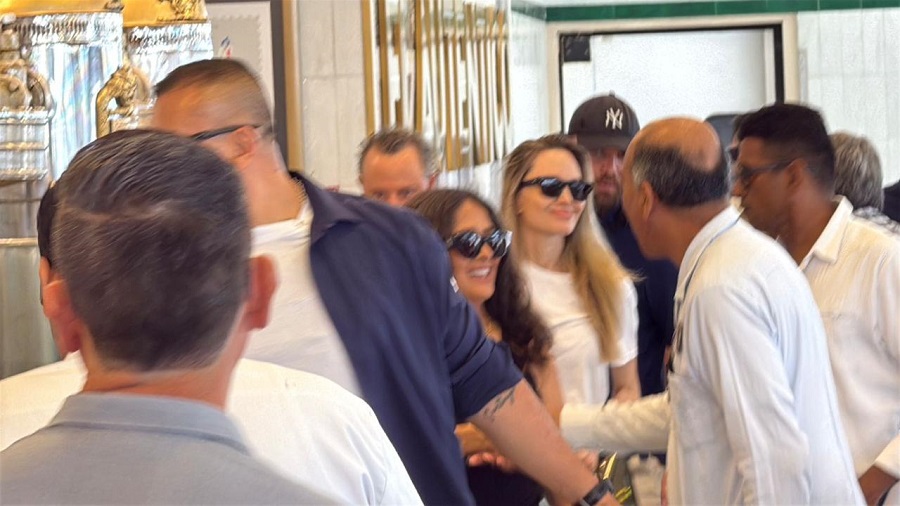 La gobernadora Rocío Nahle fue quien recibió a las actrices tras su llegada a Veracruz el pasado miércoles.