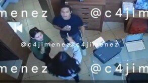 Las agresiones en contra de Jennifer quedaron grabadas por la cámara de vigilancia de la oficina en la que trabaja