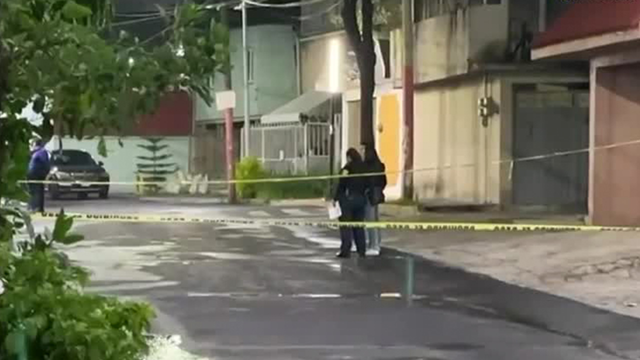 El hecho ocurrió en calles de la colonia Santa María Aztahuacan cuando un hombre se acercó a la victima para dispararle y después huir.