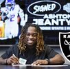 El corredor de 21 años fue la sexta elección general en la NFL previo a la temporada 2025-2026.