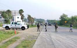 Un enfrentamiento entre policías y civiles armados dejó cuatro presuntos delincuentes abatidos sobre la carretera Cadereyta-Allende, en Nuevo León.