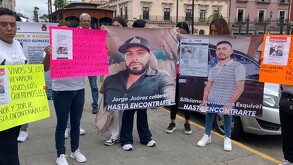 Familiares de jóvenes duranguenses desaparecidos en Sinaloa, marcharon en Durango capital porque no ha tenido respuesta de parte de las autoridades.
