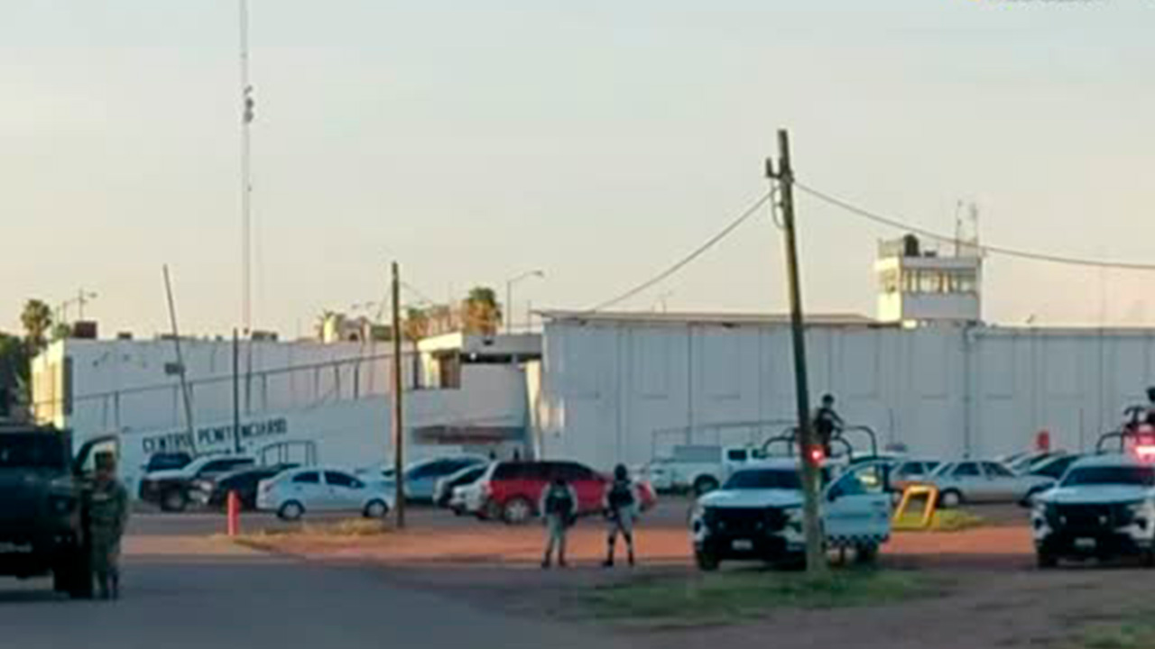 Una riña en el Centro Penitenciario Goros II de Ahome, Sinaloa, dejó tres internos muertos y uno más herido con arma punzocortante.