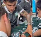 El futbol continúa regalándonos momentos que van más allá de las canchas, esto luego de que el jugador del León Iván Moreno tuvo un noble gesto con un pequeño a