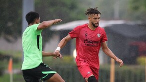 Matheus Dória con Atlas en un entrenamiento.