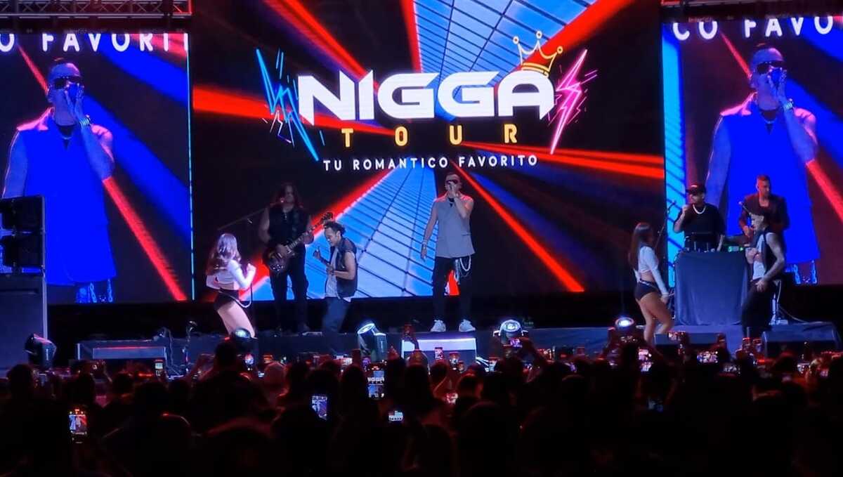 El cantante panameño Nigga ofreció un concierto en la Arena Mobil de Monterrey como parte de su gira Memories Romantic Style.