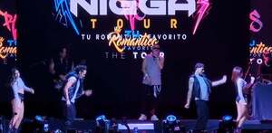 El cantante panameño Nigga ofreció un concierto en la Arena Mobil de Monterrey como parte de su gira Memories Romantic Style.