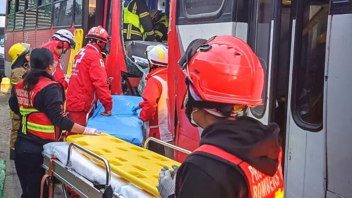 Al menos 4 personas fueron trasladadas a hospitales para su atención médica