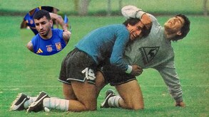 Sergio Almirón y Diego Maradona con la 'Albiceleste'