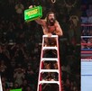 El Mr. Money In The Bank no pudo continuar su combate ante L.A. Knight en el último evento de WWE