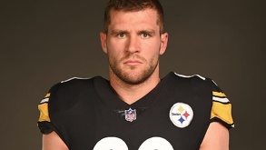 El defensor del equipo de Pittsburgh se convirtió en el mejor jugador pagado de la liga sin ser quarterback.