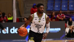 Brandon Paul con Fuerza Regia en el partido ante Freseros.