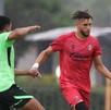 Matheus Dória con Atlas en un entrenamiento.