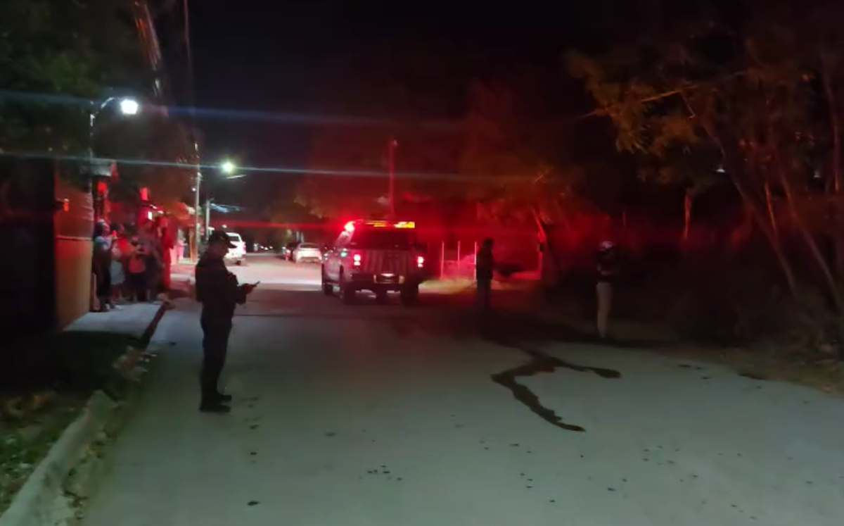 Una vivienda fue consumida por el fuego en el Centro de Montemorelos, Nuevo León, provocando una rápida movilización de cuerpos de emergencia. Una vivienda fue consumida por el fuego en el Centro de Montemorelos, Nuevo León, provocando una rápida movilización de cuerpos de emergencia.